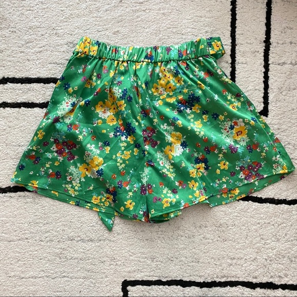 BERSHKA Green Floral High Waisted Tie Front Shorts - Picture 5 of 8